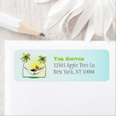 Étiquette Yorkie Island Princess Off-Leash Art™ noix de coco (En situation)