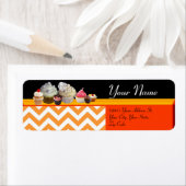 Étiquette YUMMY CUPCAKES DESERT SHOP, Orange White Chevron (En situation)