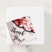 Étiquettes Cadeau 12 Balises Cadeaux Splastifiant Vampire Gothique (En situation)