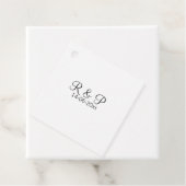 Étiquettes Cadeau Ajouter monogramme nom couple ajouter date année m (En situation)