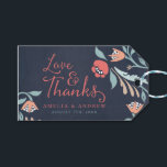 Étiquettes-cadeau Amour et Merci Bluish Chalkboard Floral Mariage<br><div class="desc">Ajoutez vos cadeaux de faveur avec ce tag cadeau Mariage avec une belle florale contre un arrière - plan de tableau noir bleuté, avec le mot "Amour & Merci" dans la police de script moderne. Cette étiquette cadeau comprend un côté arrière à motifs. Consultez d'autres articles Mariages/nuptiaux correspondants dans ma...</div>