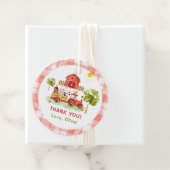 Étiquettes Cadeau Anniversaire des tracteurs rouges (En situation)