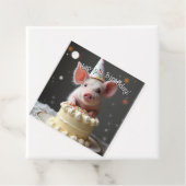 Étiquettes Cadeau Anniversaire du cochon de Hap (En situation)