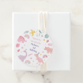Étiquettes Cadeau Anniversaire du Dinosaure Boho Rose (En situation)