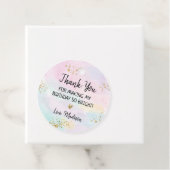 Étiquettes Cadeau Anniversaire Pastel Rainbow Pink Gold (En situation)