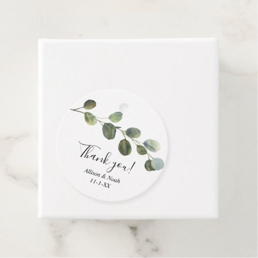 Étiquettes Cadeau Aquarelle d'eucalyptus noir blanc moderne (En situation)