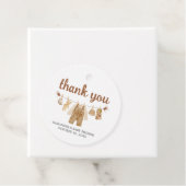 Étiquettes Cadeau Baby shower à café rond (En situation)