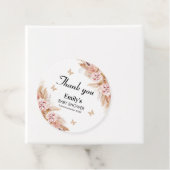 Étiquettes Cadeau Baby shower Baisers à papillon floral Boho Blush (En situation)