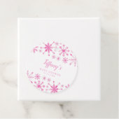 Étiquettes Cadeau Baby shower d'aquarelle rose Little Snowflake (En situation)