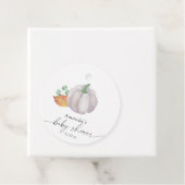 Étiquettes Cadeau Baby shower d'automne citrouille blanc (En situation)