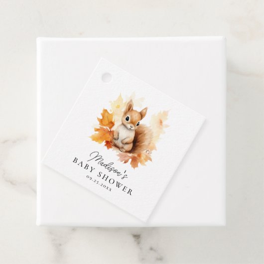 Étiquettes Cadeau Baby shower d'automne d'écureuil en bois mignon (En situation)