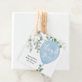 Étiquettes Cadeau Baby shower de ballon bleu vert eucalyptus (En situation)