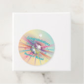 Étiquettes Cadeau Baby shower de boule Disco Rainbow (En situation)