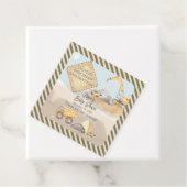 Étiquettes Cadeau Baby shower de camion de construction (En situation)