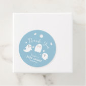 Étiquettes Cadeau Baby shower de garçon mignon bleu fantôme (En situation)