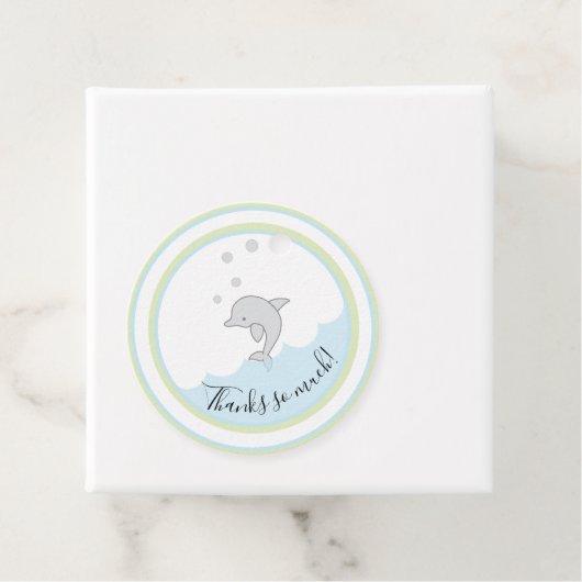 Étiquettes Cadeau Baby shower Dophin bleu vert (En situation)