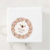Étiquettes Cadeau Baby shower Fleur sauvage Boho Bee (En situation)