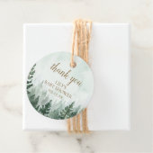 Étiquettes Cadeau Baby shower forestier rustique de pins (En situation)