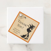 Étiquettes Cadeau Baby shower Halloween Witch (En situation)