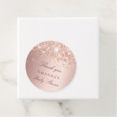 Étiquettes Cadeau Baby shower rousse rose or merci (En situation)