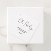 Étiquettes Cadeau Baby shower script moderne blanc et noir élégant (En situation)