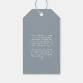 Étiquettes-cadeau Baby shower script moderne bleu poussiéreux élégan (Dos)