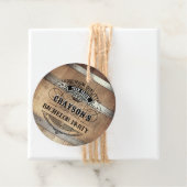 Étiquettes Cadeau Bachelor Party Rustic Whiskey (En situation)