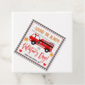 Étiquettes Cadeau Balise cadeau de Firetruck Valentine's (En situation)