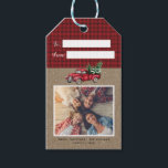 Étiquettes-cadeau Balise cadeau photo vintage Red Christmas Truck Tr<br><div class="desc">Tag-cadeau vintage Red Truck Tree 2 Photo- L'autocollant rustique de Noël adorable comprend 2 de vos photos préférées, un camion de Noël rouge vintage, transportant 2 arbres de Noël fraîchement coupés. Texte modifiable : Joyeux Noël avec votre nom de famille et votre année. Conçu par Beverly Bainbridge Magnolia & Thistle...</div>