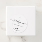 Étiquettes Cadeau Balise Hang du script de calligraphie blanche rond (En situation)