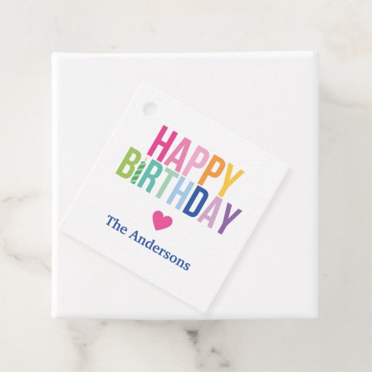 Étiquettes Cadeau Balises cadeaux Rainbow pour anniversaire heureux (En situation)