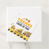 Étiquettes Cadeau Balises Favoris d'anniversaire de construction (En situation)