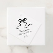 Étiquettes Cadeau Balises Favour Mariage de la Bow dessinées à la ma (En situation)