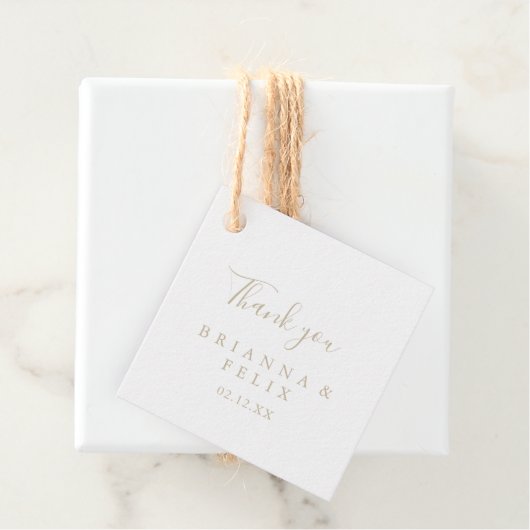 Étiquettes Cadeau Balises Gold Simple Minimalist Wedding Favor (En situation)