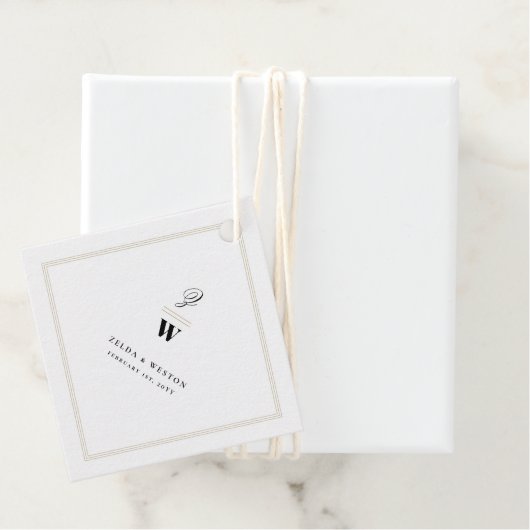 Étiquettes Cadeau Bars classiques Double Monogramme Mariage photo mo (En situation)