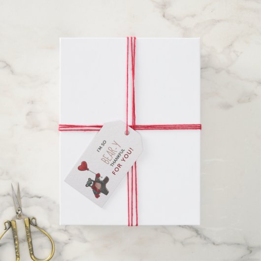 Étiquettes-cadeau Bear with Heart Balloon Merci Saint Valentin (With Twine)