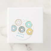 Étiquettes Cadeau Beau Bleu Donut Bébé Parsemer (En situation)