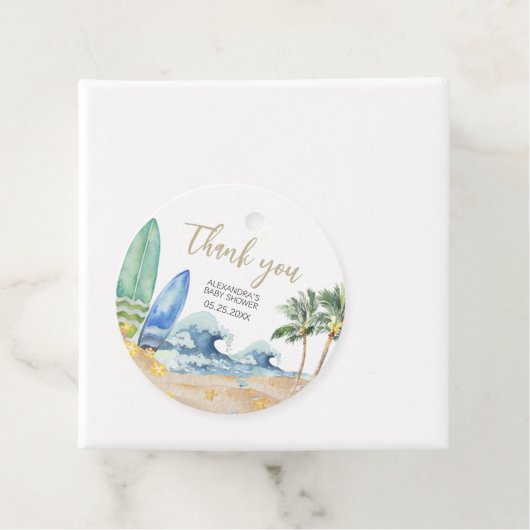 Étiquettes Cadeau Bébé à bord Baby shower de plage rond (En situation)