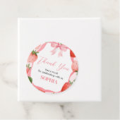 Étiquettes Cadeau Berry à la fraise rose Premier anniversaire (En situation)