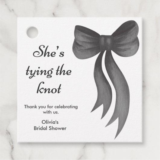 Étiquettes Cadeau Black Bow She's Tying the Knot Bridal Shower  (Devant)