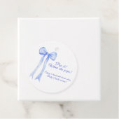 Étiquettes Cadeau Bleu à l'arc Bébé shower Pop it! (En situation)