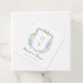 Étiquettes Cadeau Blue Hydrangea Crest Wedding Monogram (En situation)