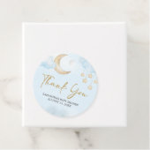 Étiquettes Cadeau Blue Over the Moon Baby Shower (En situation)