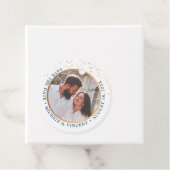 Étiquettes Cadeau Boissons Décontractées Enregistrer La Date Blue Go (En situation)