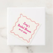 Étiquettes Cadeau Bordure ondulée rose dessinée à la main Mariage ch (En situation)