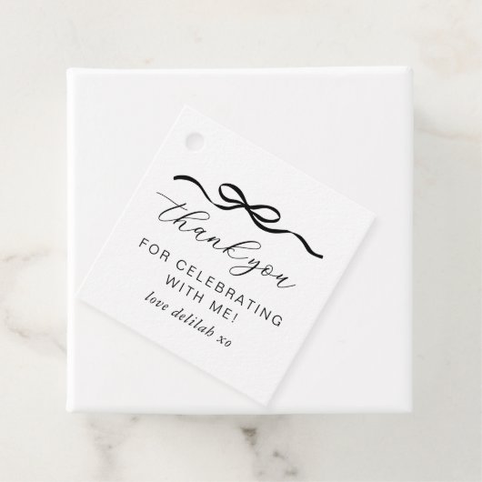 Étiquettes Cadeau Bow 1er anniversaire (En situation)