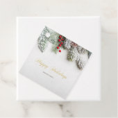 Étiquettes Cadeau Branches de pin enneigées Noël  (En situation)