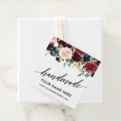 Étiquettes Cadeau Calligraphie Script Burgundy Bleu Floral artisanal (En situation)