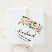 Étiquettes Cadeau Calligraphie Script rose blanc Floral fait main (En situation)