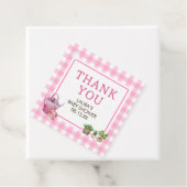 Étiquettes Cadeau Carré de Baby shower rose local (En situation)